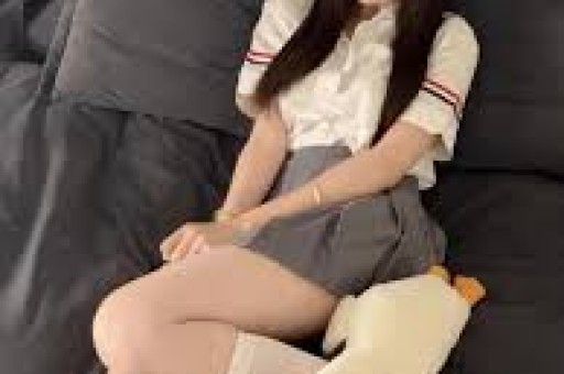 “心疼哥哥”火速破圈屠榜B站热门；新华社揭秘明星天价片酬四大洗钱招数；腾讯推出软件片多多；微博禁止在超话中集资 文娱周报