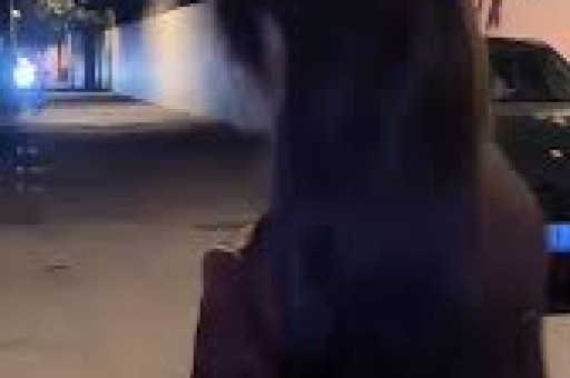 真猛！女演员周也卧室亲密被拍拥抱接吻一条龙粉丝提醒拉窗帘