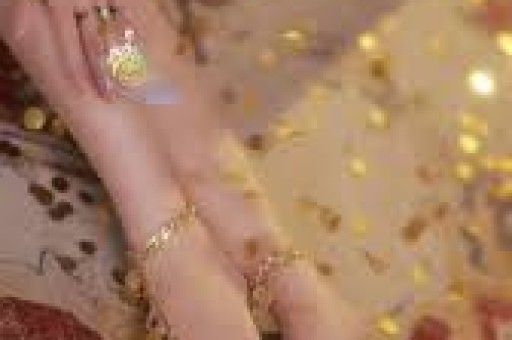 明星八卦与风水揭秘：黄晓明、Lisa等人的命运走向