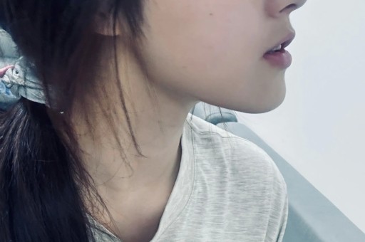 抖音通报：一账号仿冒《明星到我家》综艺“临时婆婆”当事人发布艺人李金铭相关内容因其多次仿冒蹭热度被无限期封禁