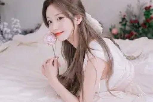 丢掉“苦情人设”她转型美妆博主直播一晚入账10万