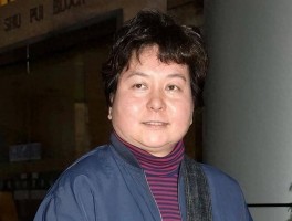 她没上过热搜没结过婚也没生过孩子。